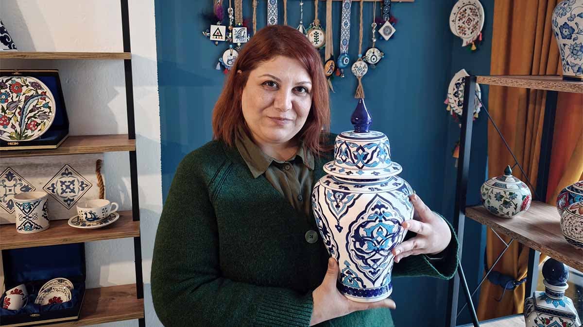 Turist olarak gezdiği Topkapı Sarayı’nda görüp etkilendiği çini sanatında “Kültürel Miras Temsilcisi” oldu