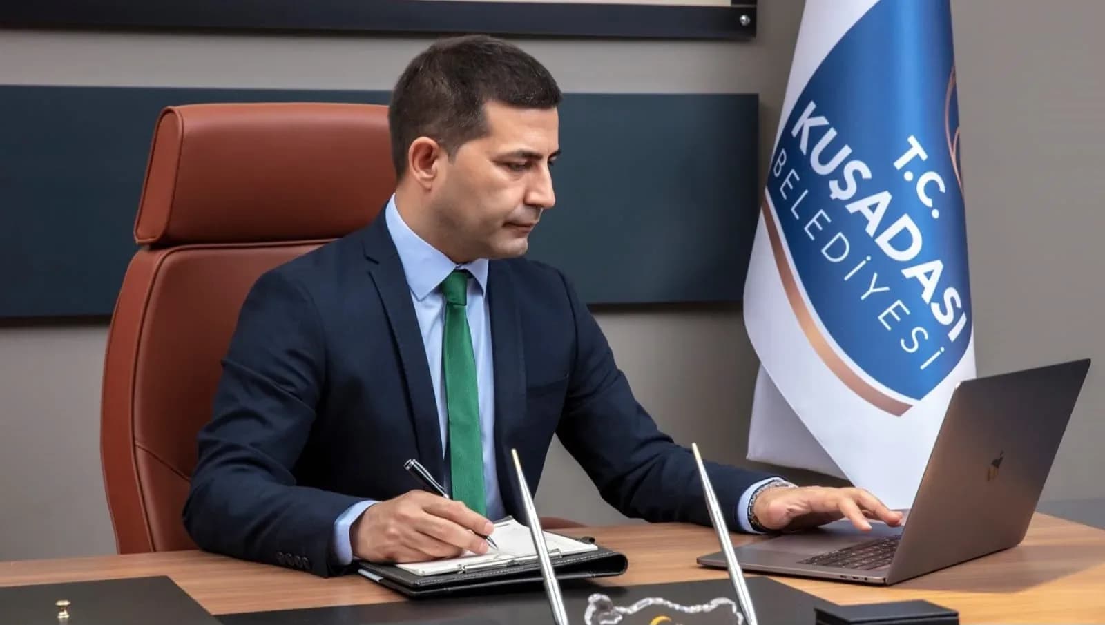 Tutuklanan Kuşadası Belediye Başkanı Ömer Günel görevden uzaklaştırıldı