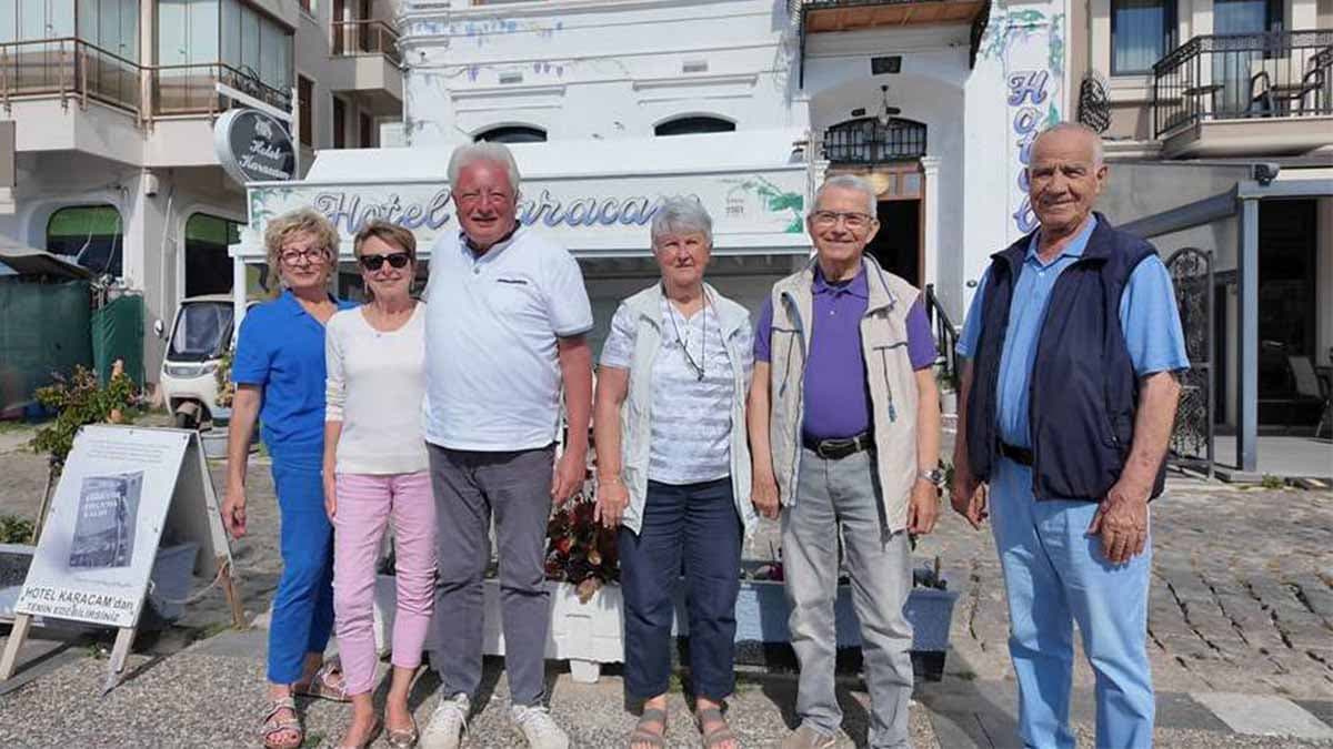 İzmir’de sezon açıldı ilk yabancı turist grupları geldi