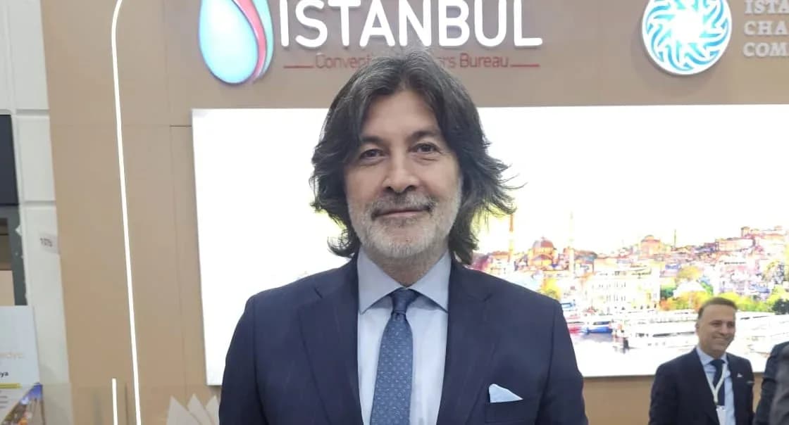 Pasaport kuyruğuna tepki: "ITB Berlin'e katılmayalım"
