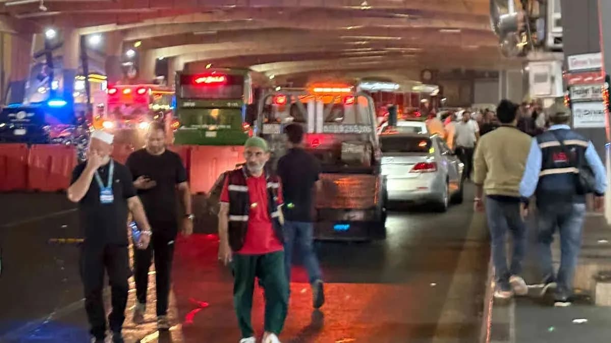 Mekke'de kontrolünü kaybeden otobüs Türk kafilesine daldı: 1 ölü, 2 yaralı   