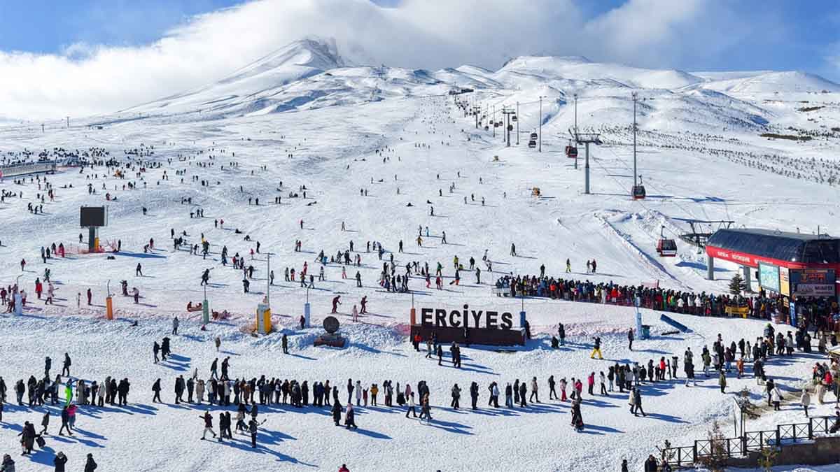Erciyes Kayak Merkezi, 20 günde 550 bin ziyaretçi ağırladı