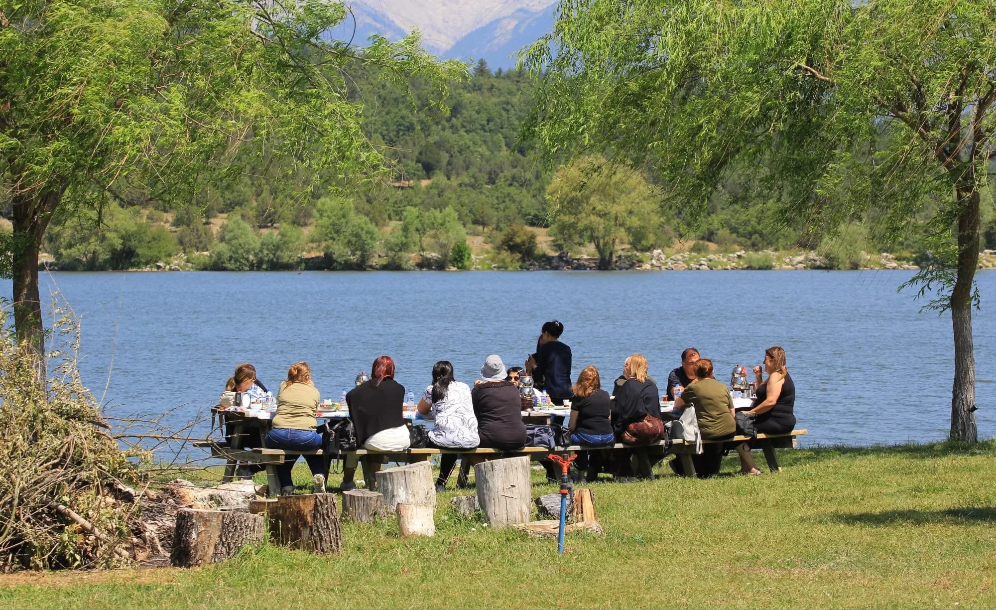 Hayalindeki tesisi Babaannesinin tarlasına kurdu, Kuveyt ve Katarlı turistleri ağırlıyor   