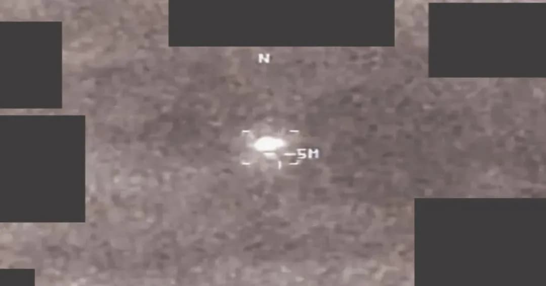 Pentagon'dan yeni UFO paylaşımları: "Her yöne ışık yayıyorlardı"