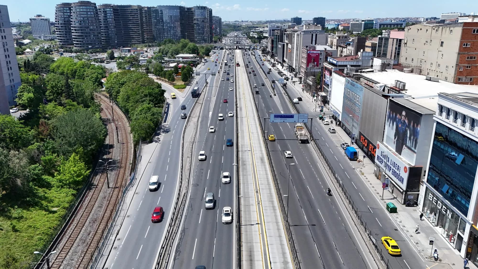 Bayram tatili İstanbul'u boşalttı: Trafik yoğunluğu yüzde 30