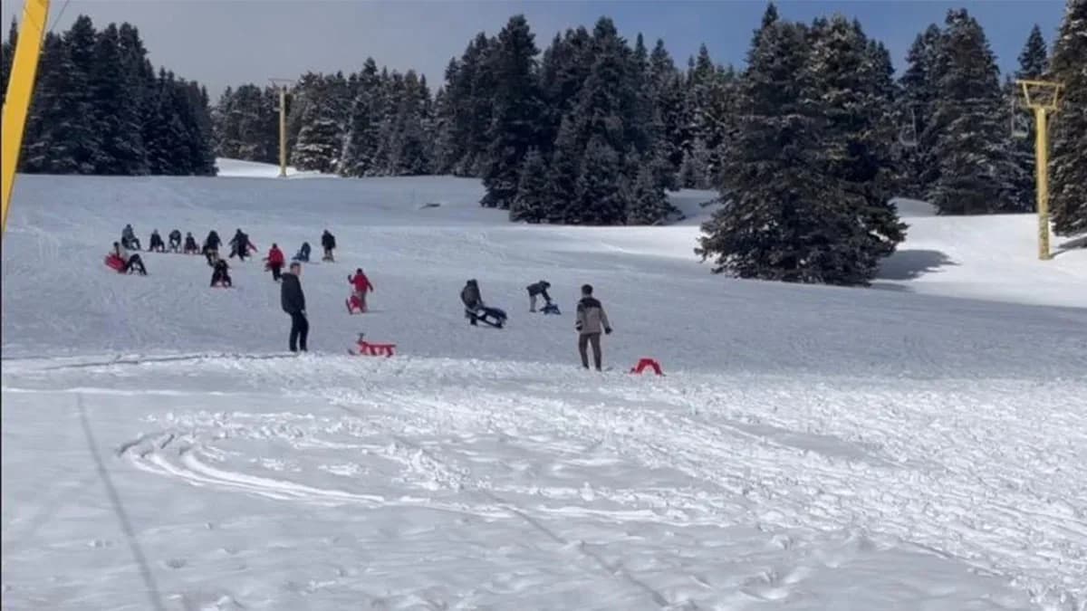 Beyaz cennet Uludağ'da kar var, tatilci yok