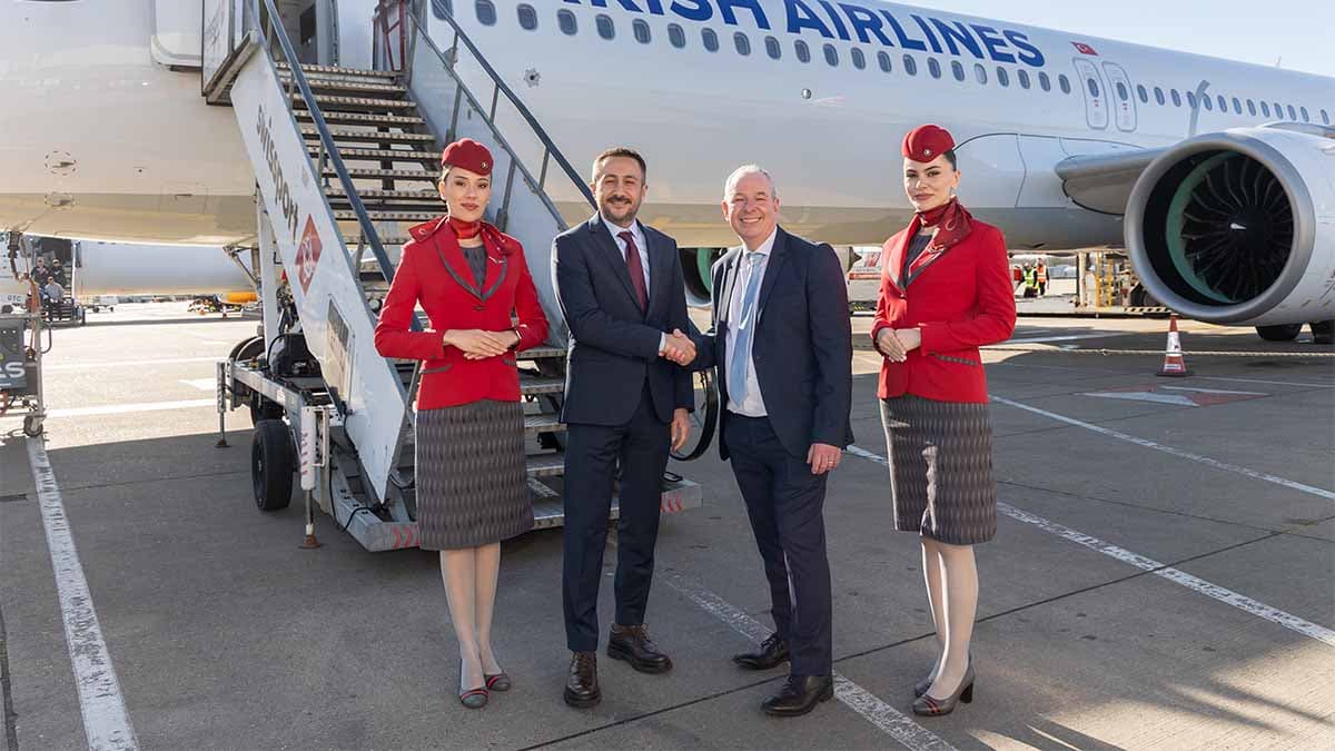 THY, Londra Stansted uçuşlarına başladı