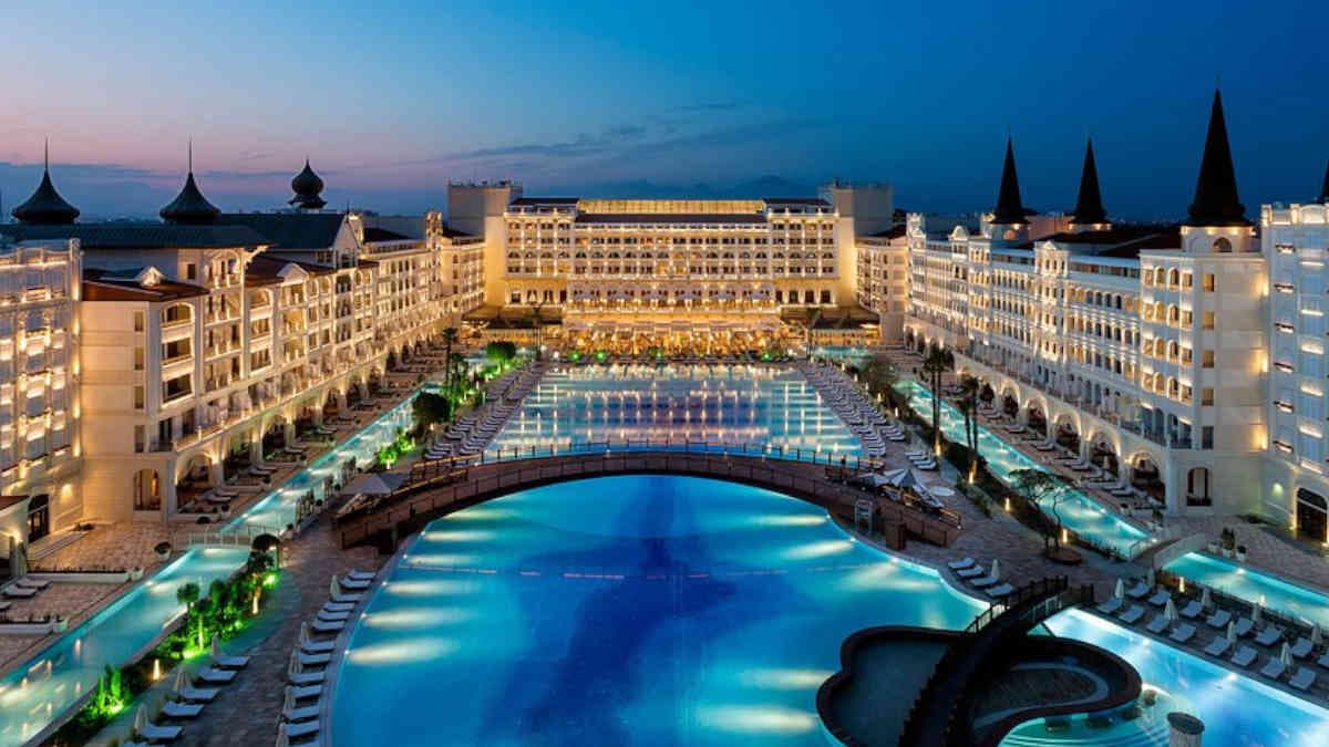 Antalya’daki Mardan Palace, Titanic Hotels’den ayrıldı