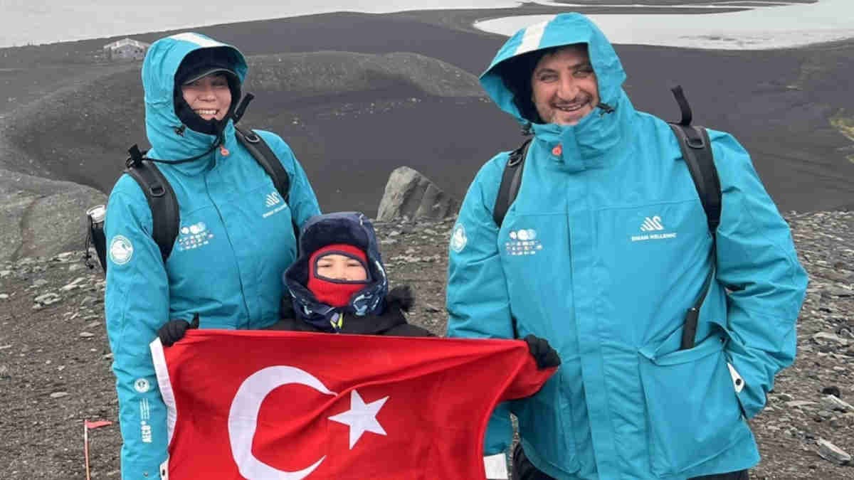 7 yaşında, Güney Kutbu’nda Türk bayrağı açtı   
