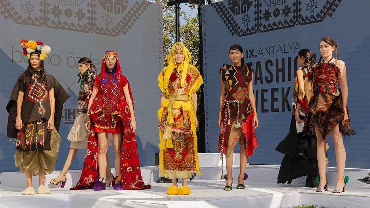Türkiye’nin en büyük moda şovu Antalya’da başladı
