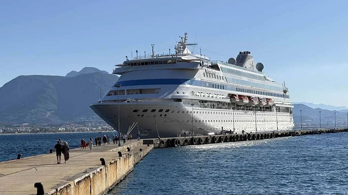 Nisan ayında Türkiye’ye kruvaziyerle gelen turist, 3 aylık yolcu sayısından fazla