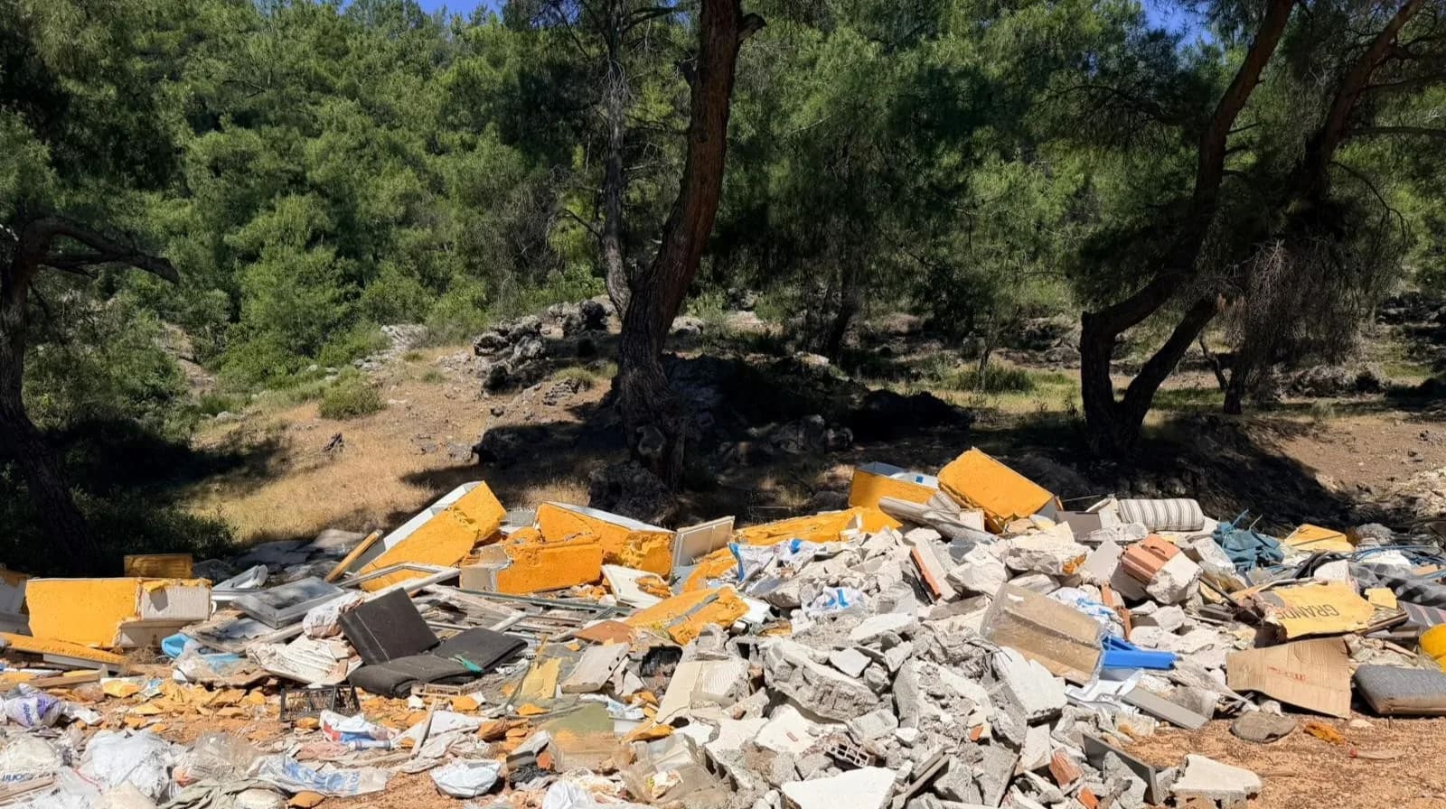 Antalya'da çevreyi kirletenlere foto kapanlı takip   