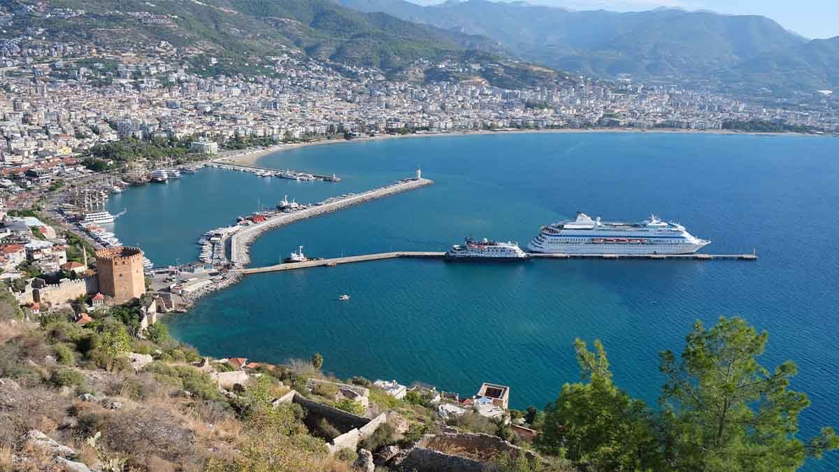 Kruvaziyer turizminde ocak hareketliliği, Türkiye 18 kruvaziyer ve 25 bin turist ağırladı