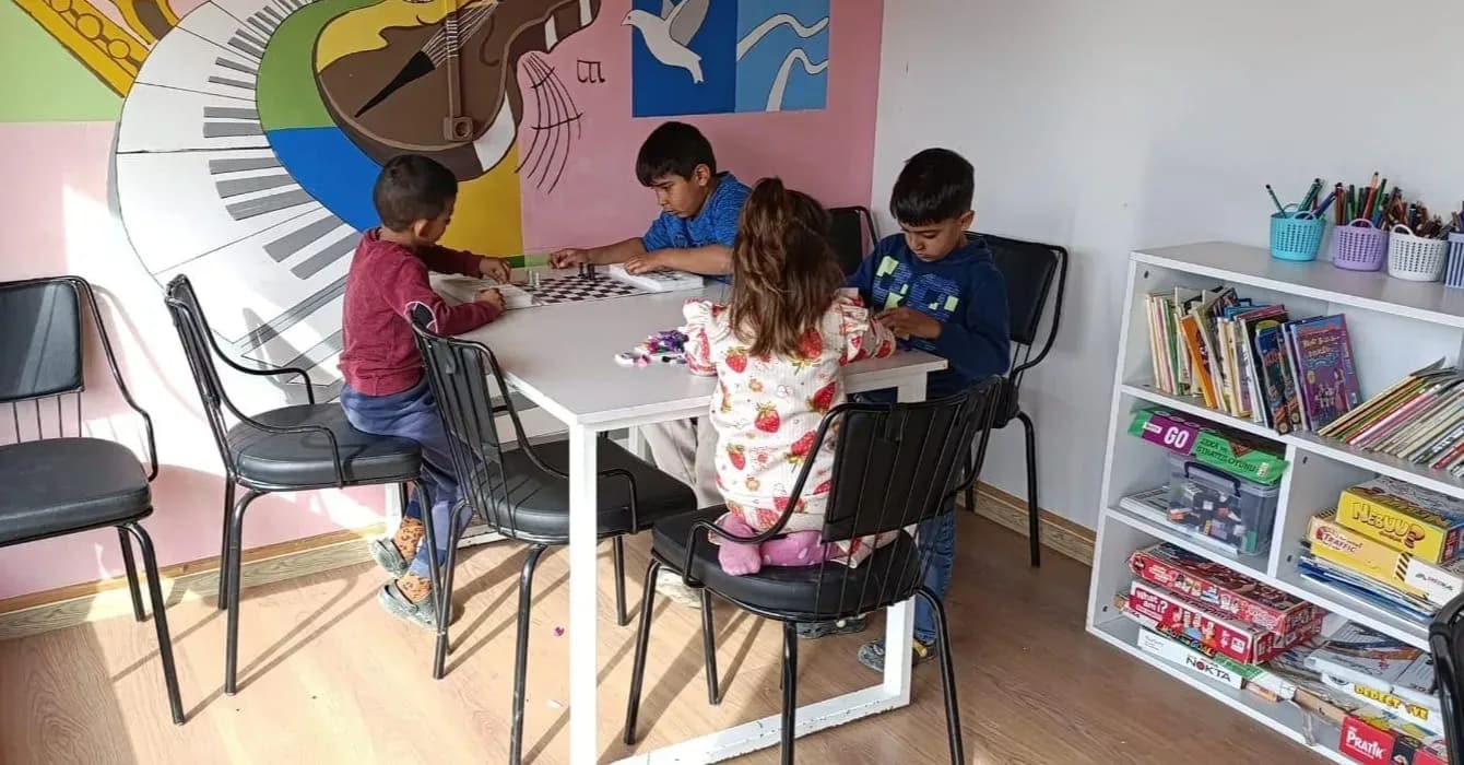 POYD, Ülkem Okuyor Derneği işbirliği ile deprem bölgesine kütüphane kurdu