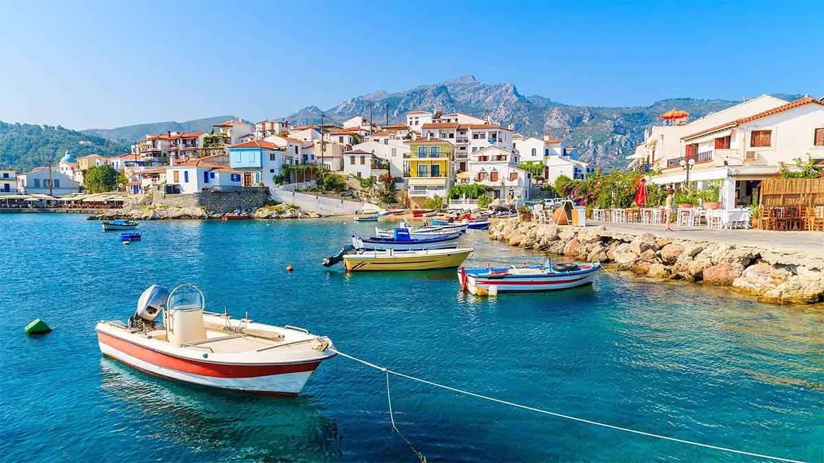 Yunanistan’ın Sisam Adası’nı 15 bin Türk turist ziyaret etti