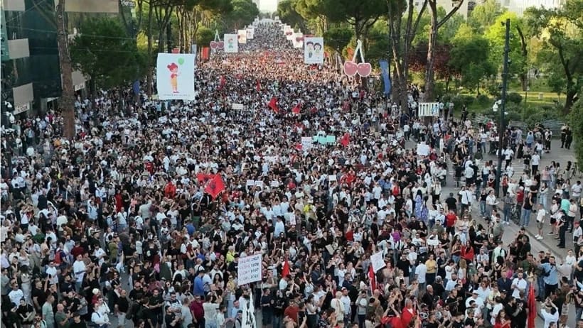 1,4 milyar Euroluk lüks tatil köyünü istemiyorlar: Binlerce protestocu 9 gündür direniyor