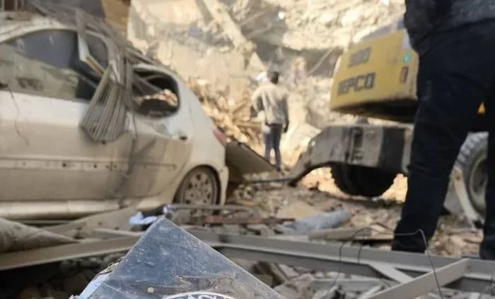 ABD ve İsrail, İran'da turistik alanları da vurdu