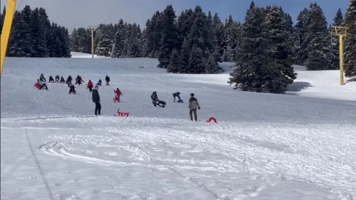 Beyaz cennet Uludağ'da kar var, tatilci yok