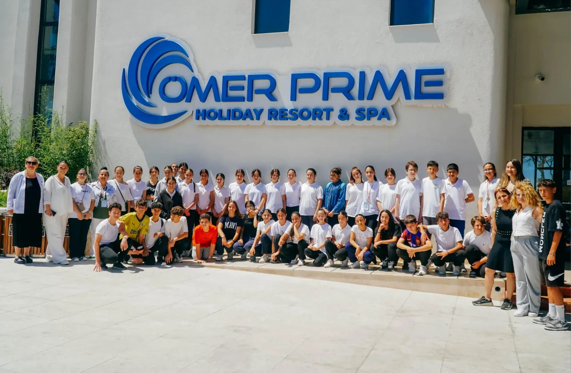 Otel grubundan, çevreci öğrencilere anlamlı kutlama