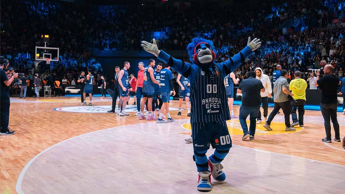 Anadolu Efes ve FC Bayern Munich karşılaşması, Corendon ev sahipliğinde Antalya’da oynandı