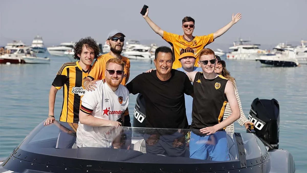 Hull City taraftarları, Acun Ilıcalı ile Türkiye turunda