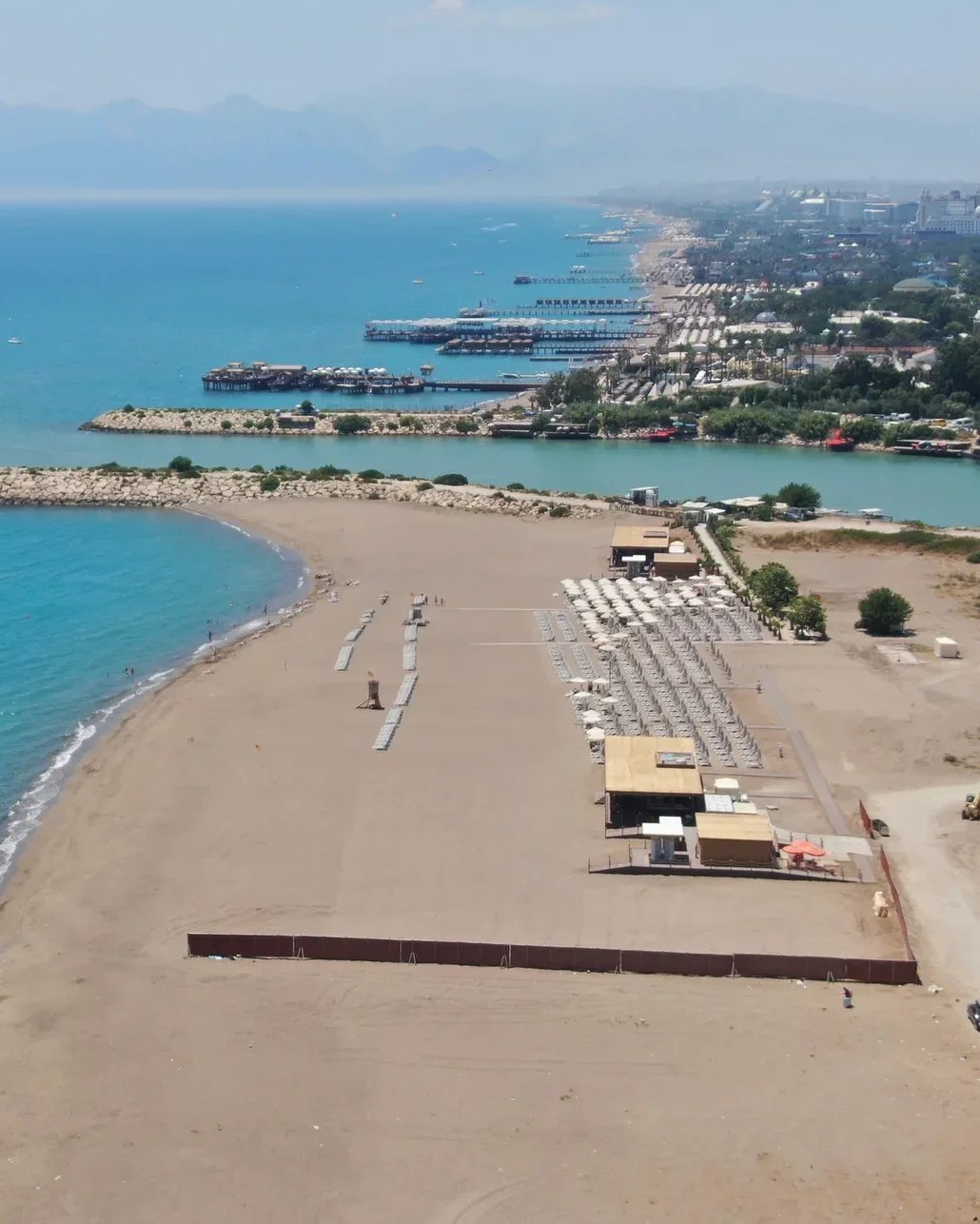 Antalya’da denize sıfır 5 yıldızlı çardakların yerini halk plajları alıyor