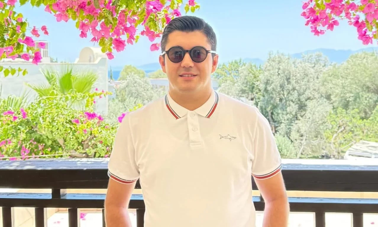Bellboy olarak çalışmaya başladığı otele müdür oldu