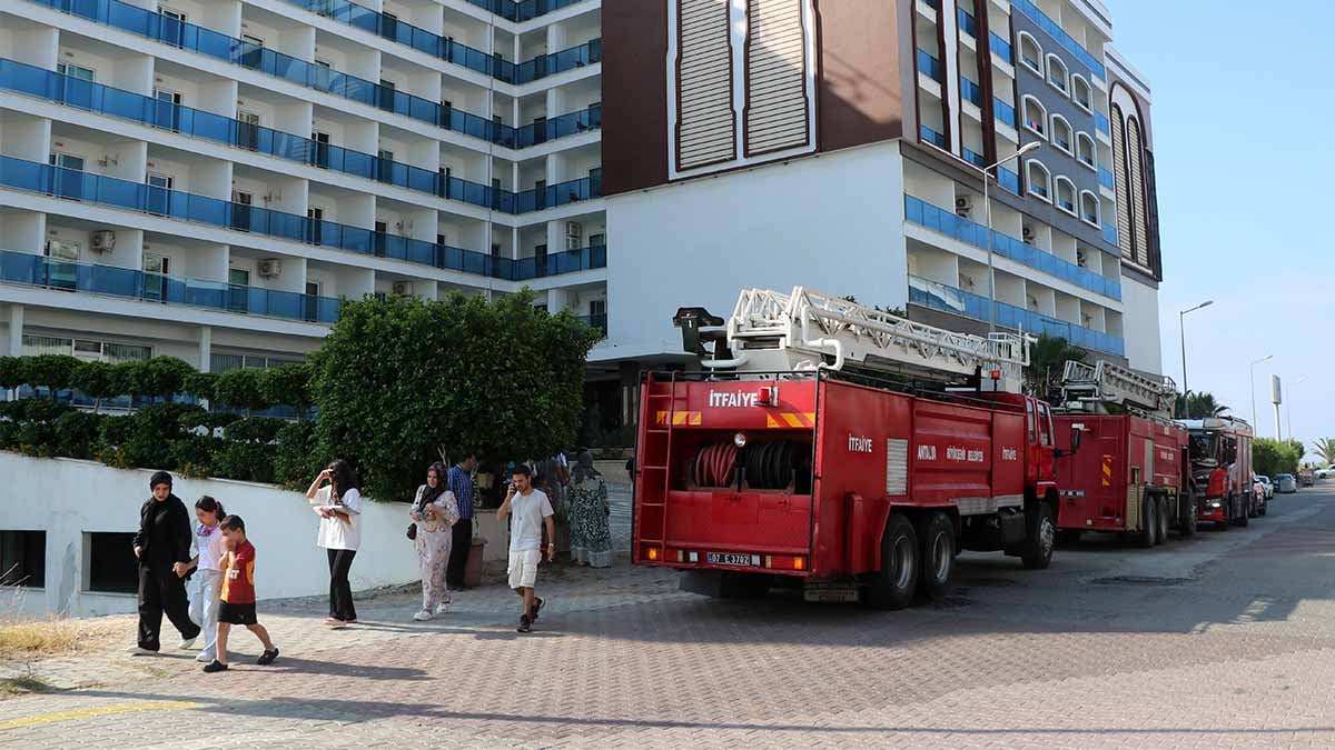 Antalya'da kapıları mühürlü 5 yıldızlı otelde yangın çıktı 