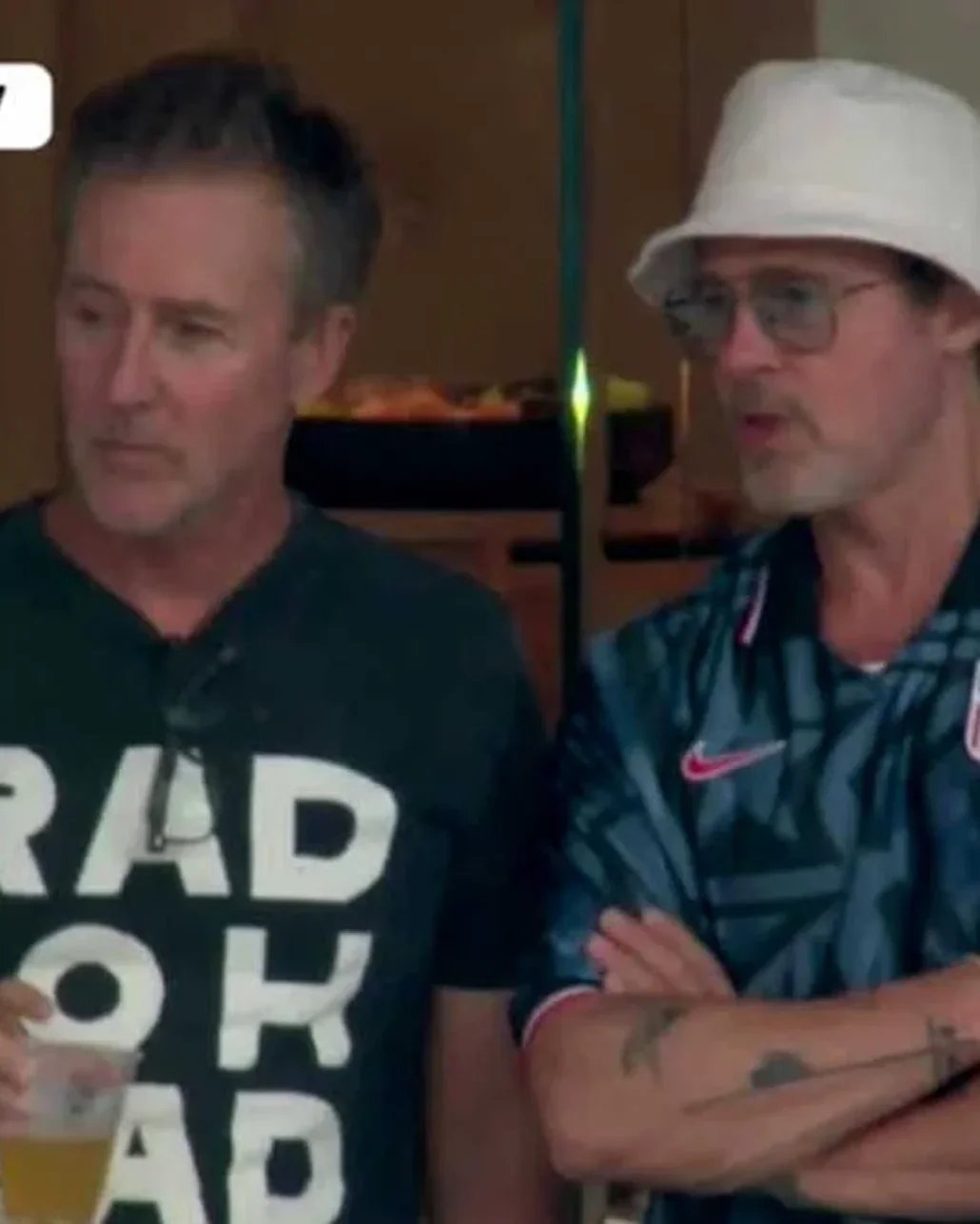 Dövüş Kulübü’nün ünlü oyuncuları Brad Pitt ve Edward Norton, ABD-Türkiye maçında