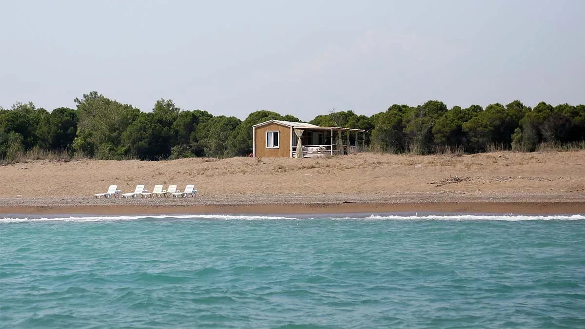 Antalya’da arkası nehir, önü deniz manzaralı sahilkondu
