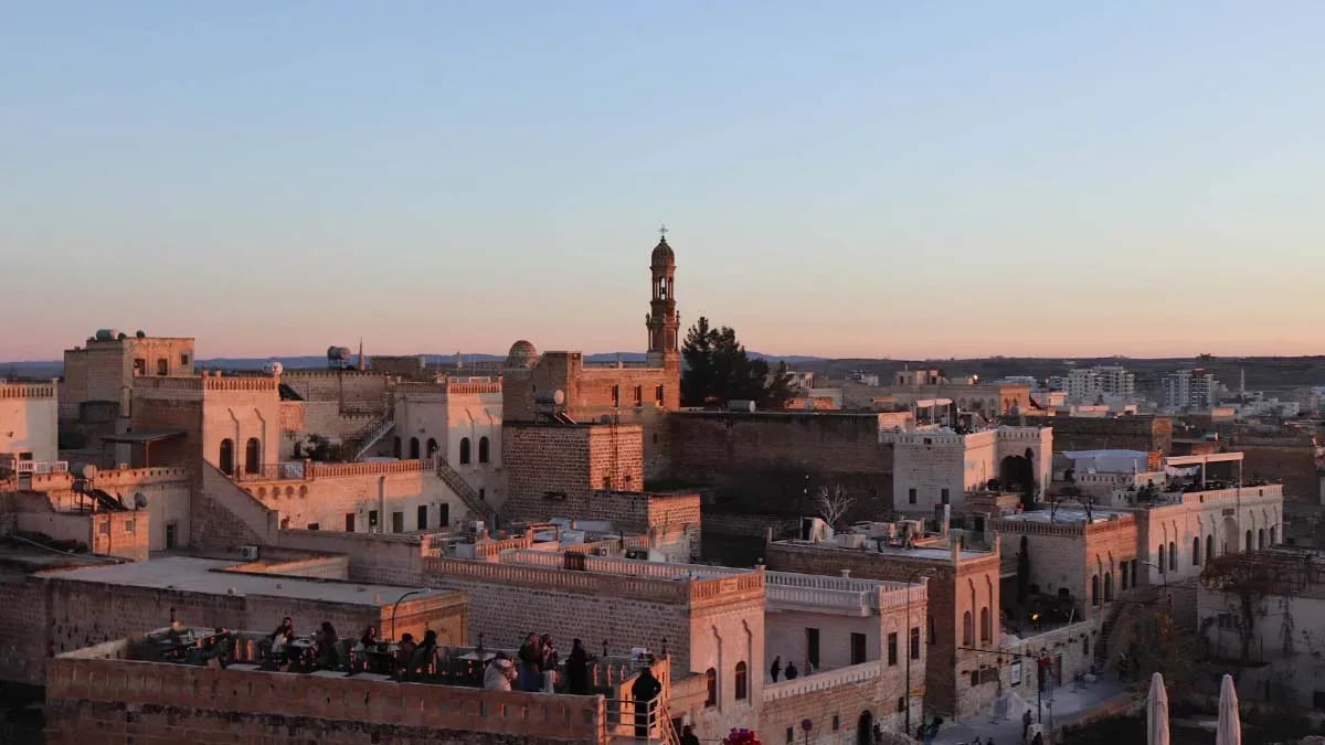 Midyat’ta turizm kışın da devam ediyor: Turistlerin ilgisi artıyor
