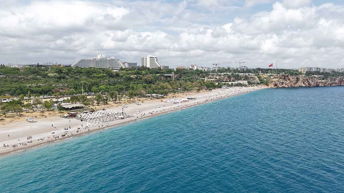 Antalya'da turizm sezonu açıldı: Plajda 1 günün maliyeti 1500 TL