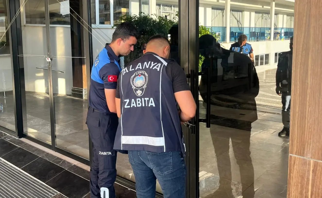 Antalya'daki ruhsatsız 5 yıldızlı otel 112. kez mühürlendi