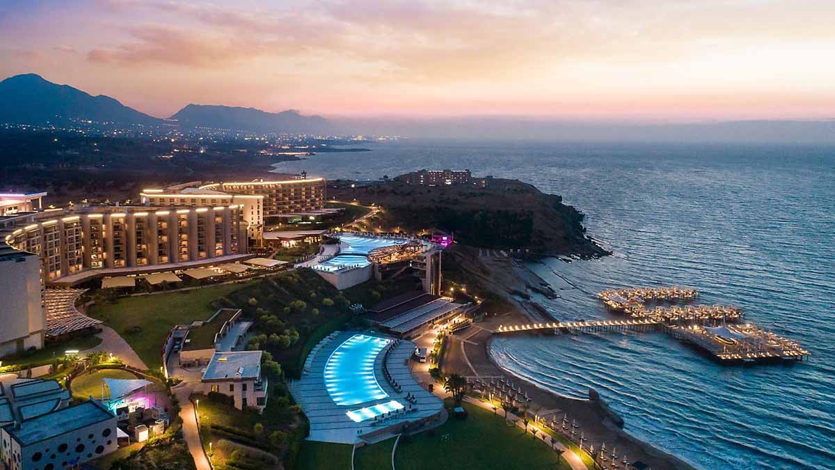Elexus Hotel’de yılbaşı coşkusu: Gökhan Tepe ve Ebru Gündeş sahne alacak