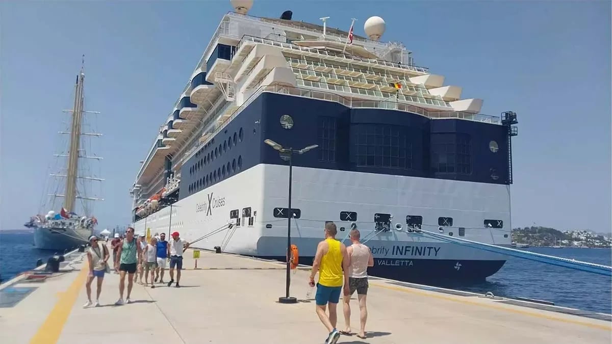 Bodrum'a çifte kruvaziyerle toplam 2 bin 277 turist geldi