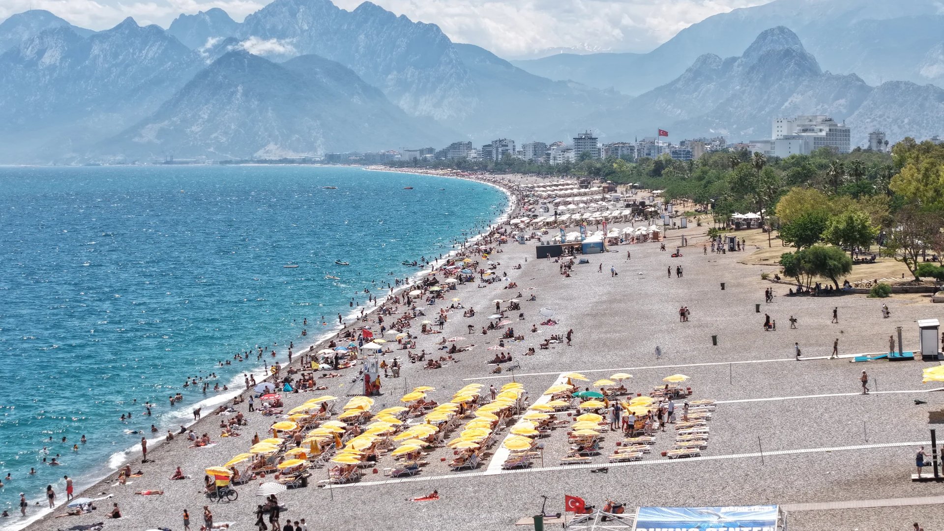 Antalya’da “Dumansız Plaj” denetimleri başladı, sigara içenlere para cezası uygulanacak