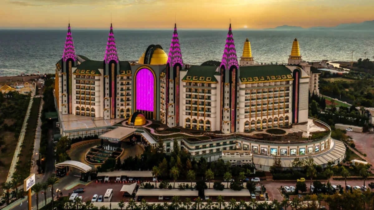 Cömertoğlu Ailesi'nin 5 üyesi, Antalya'da en çok gelir vergisi beyan edenler listesinin zirvesinde birbirleri ile yarıştı