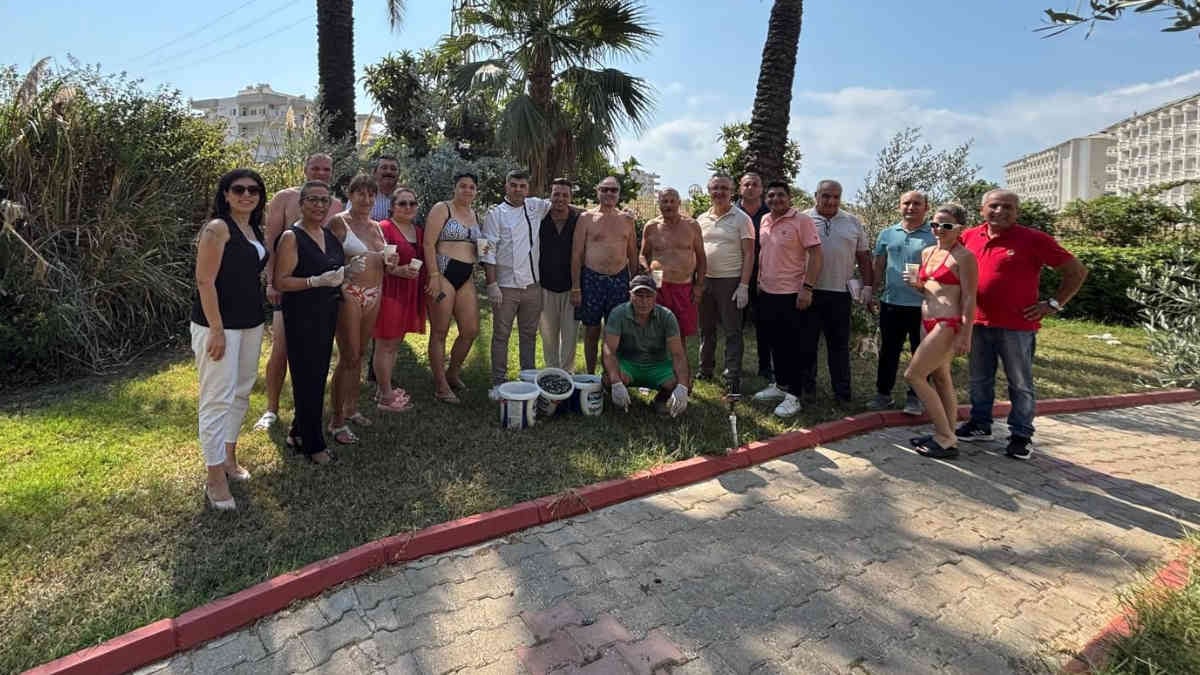 Aydınbey Gold Dreams misafirleri, hem zeytin hem de dostluk hasat etti 