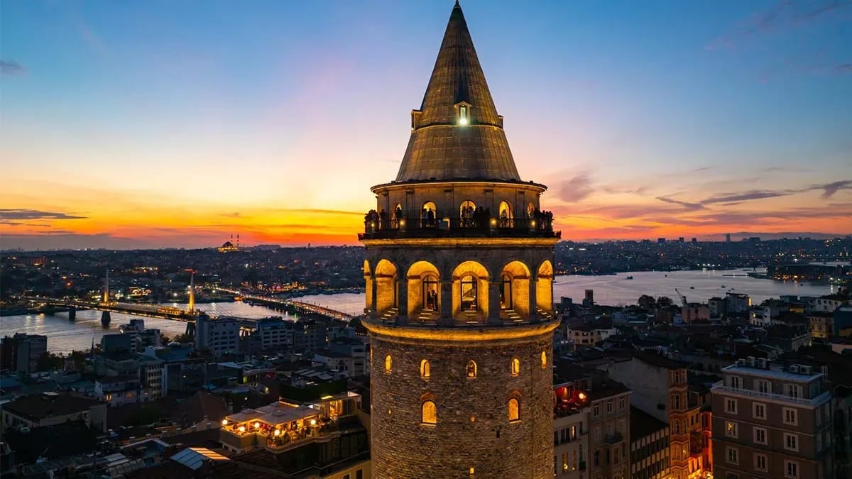 Side, Efes ve Galata Kulesi’nde gece ziyaretleri 2 Kasım’a kadar uzadı