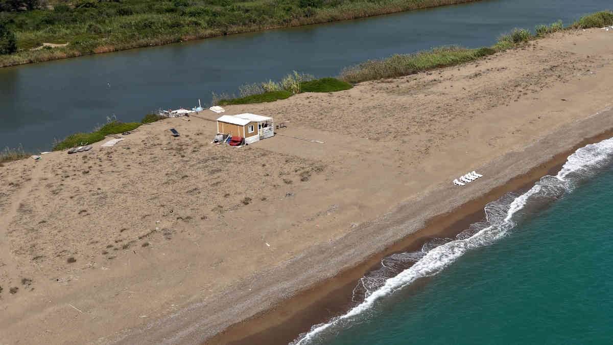 Antalya’daki  en özel kaçak baraka Deniz kıyısında plajı ve nehirde iskelesi var 