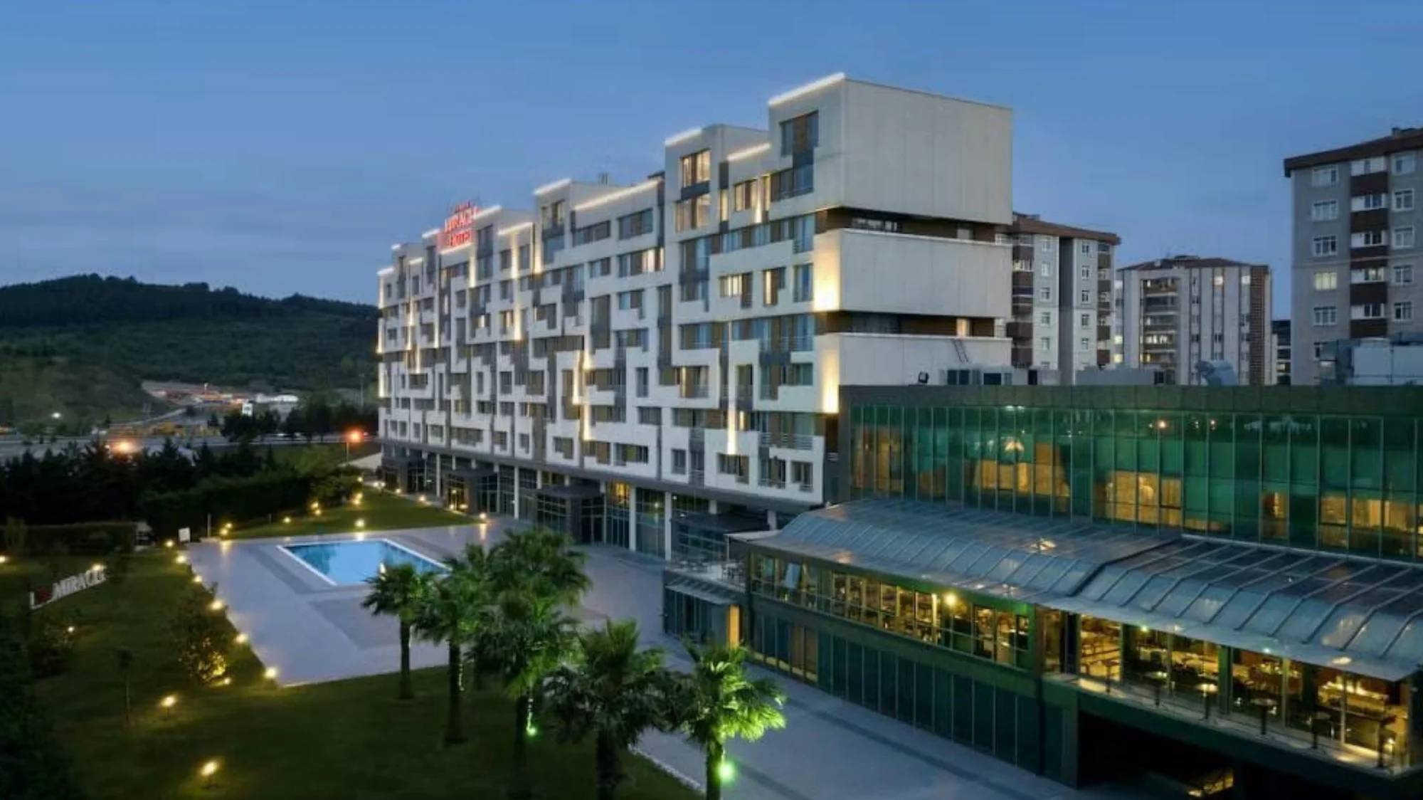 58 milyon TL'ye aldığı oteli 65 milyon Euro'ya satmıştı, şimdi de 40 milyon dolara otel aldı