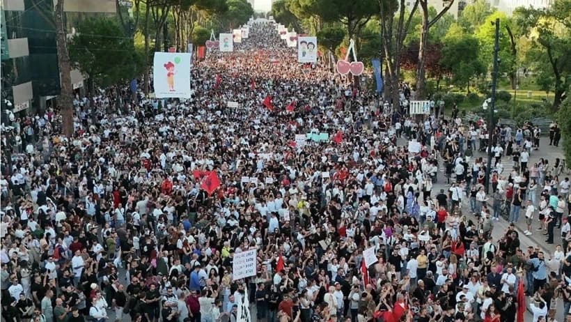 1,4 milyar Euroluk lüks tatil köyünü istemiyorlar: Binlerce protestocu 9 gündür direniyor