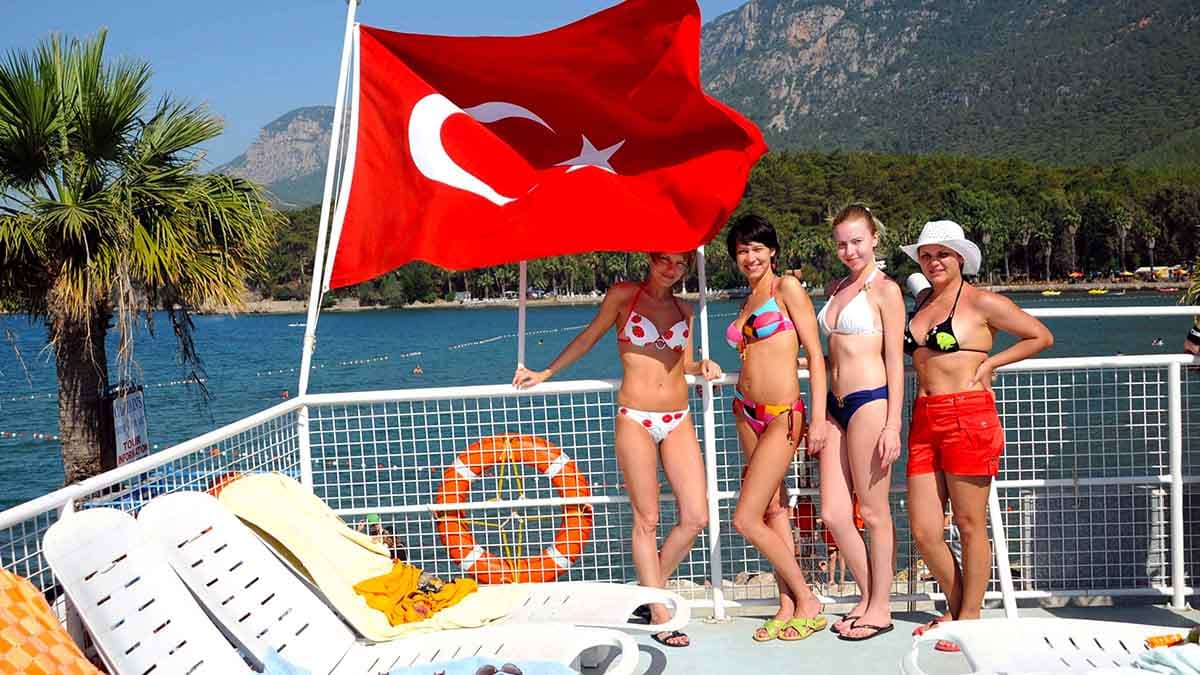 Rus turistler, Eylül ayı için Türkiye’yi tercih etti