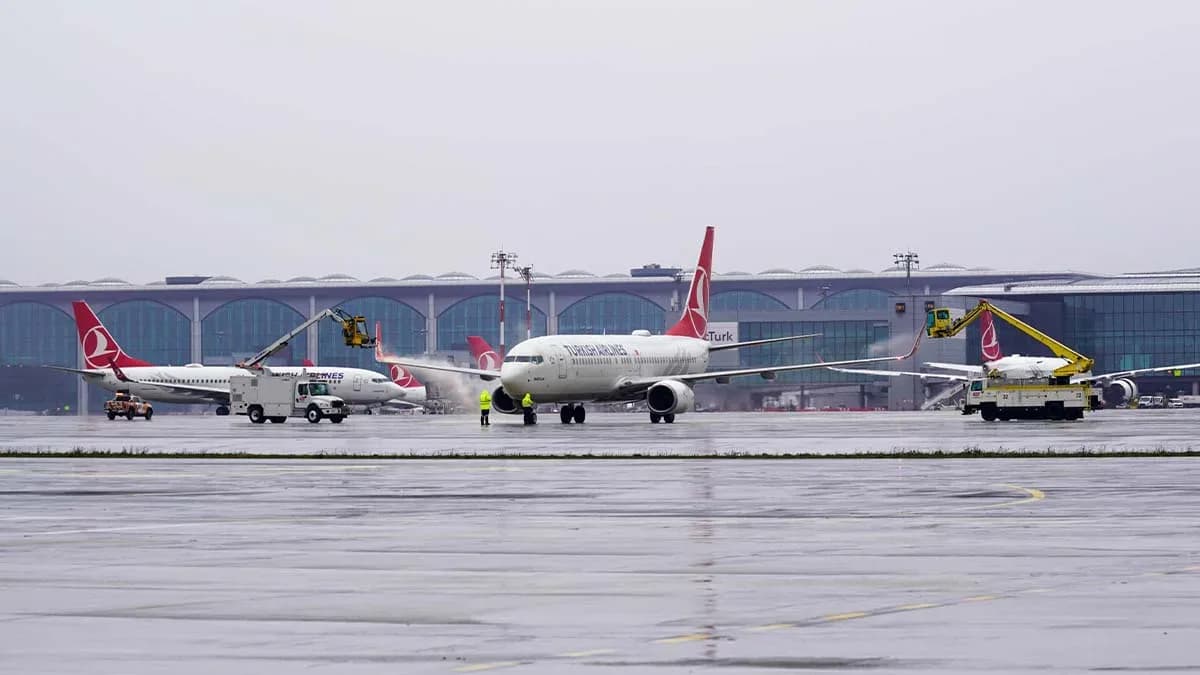 İstanbul Havalimanı’nın pistlerindeki kar miktarı anlık takip ediliyor