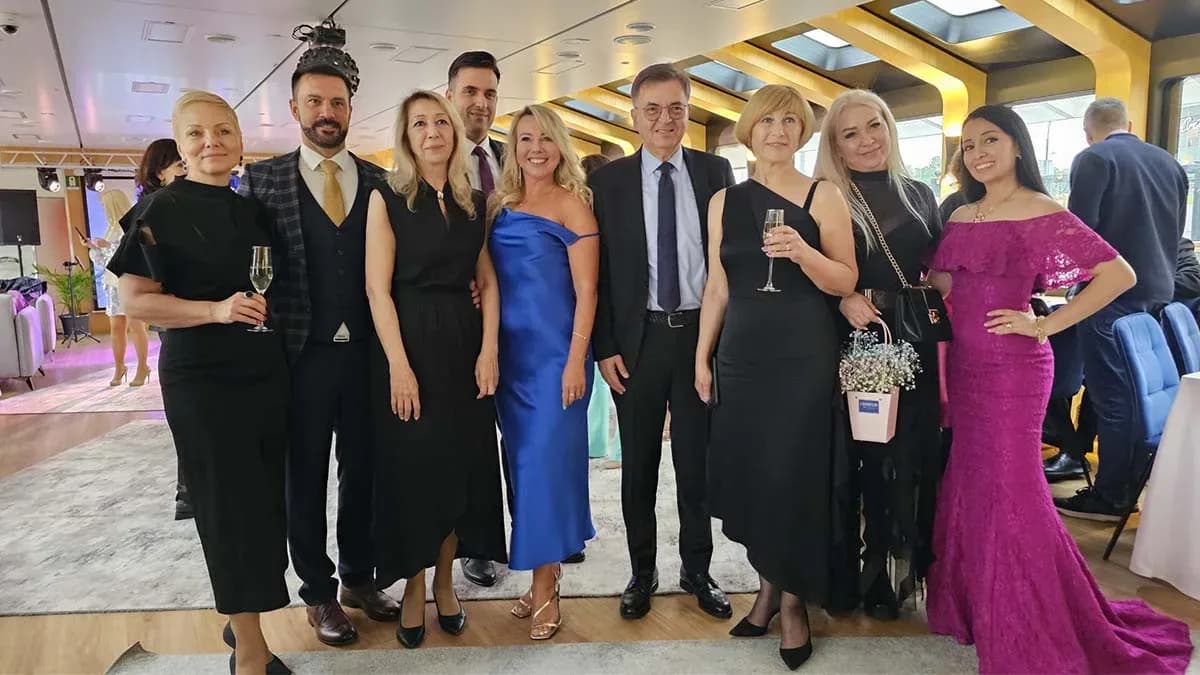 Cornelia Diamond, Moskova'dan sonra St. Petersburg'da