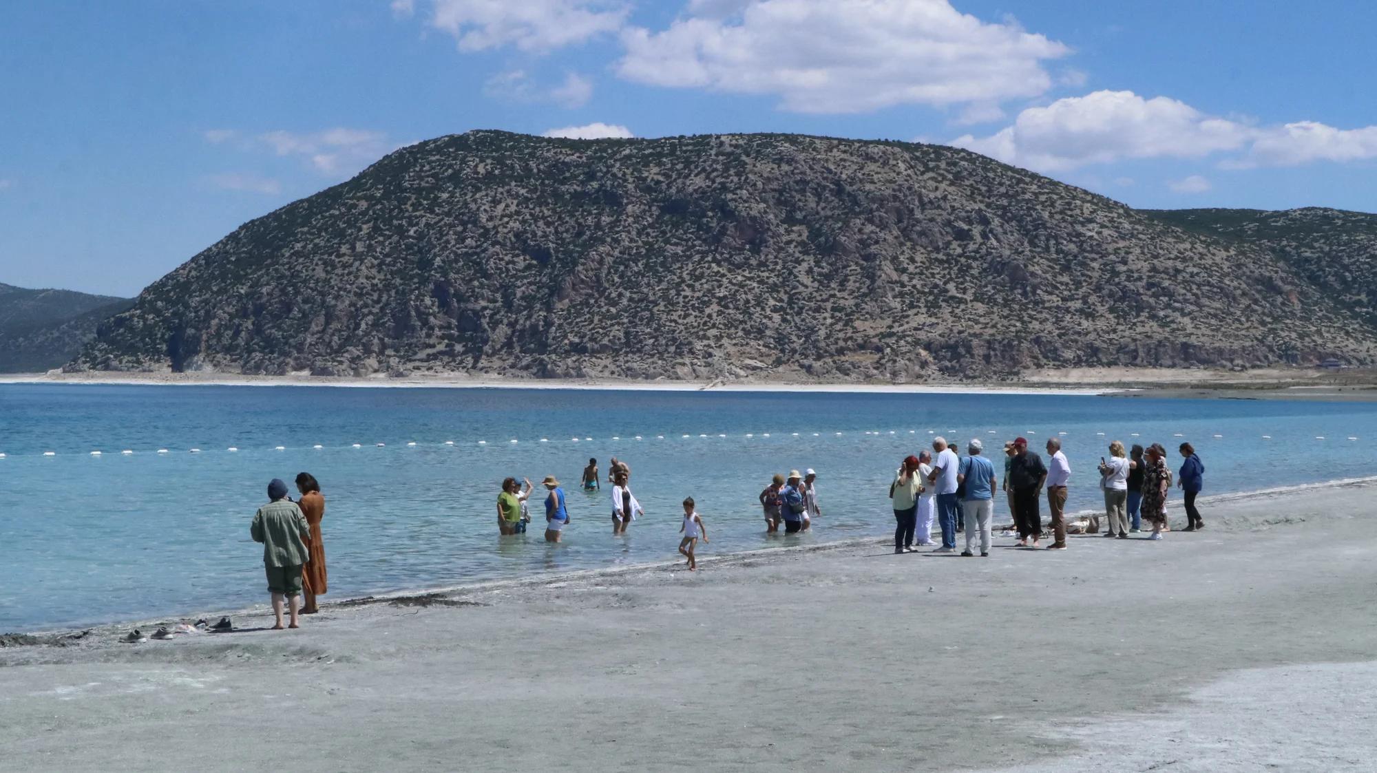 Salda Gölü'ne turist sınırı getirildi