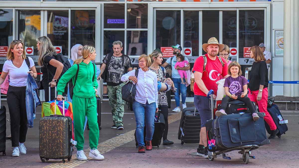 Antalya’ya gelen turist sayısı 9 milyonu aştı