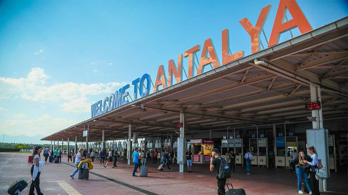 Antalya 11,7 milyon turist ağırladı