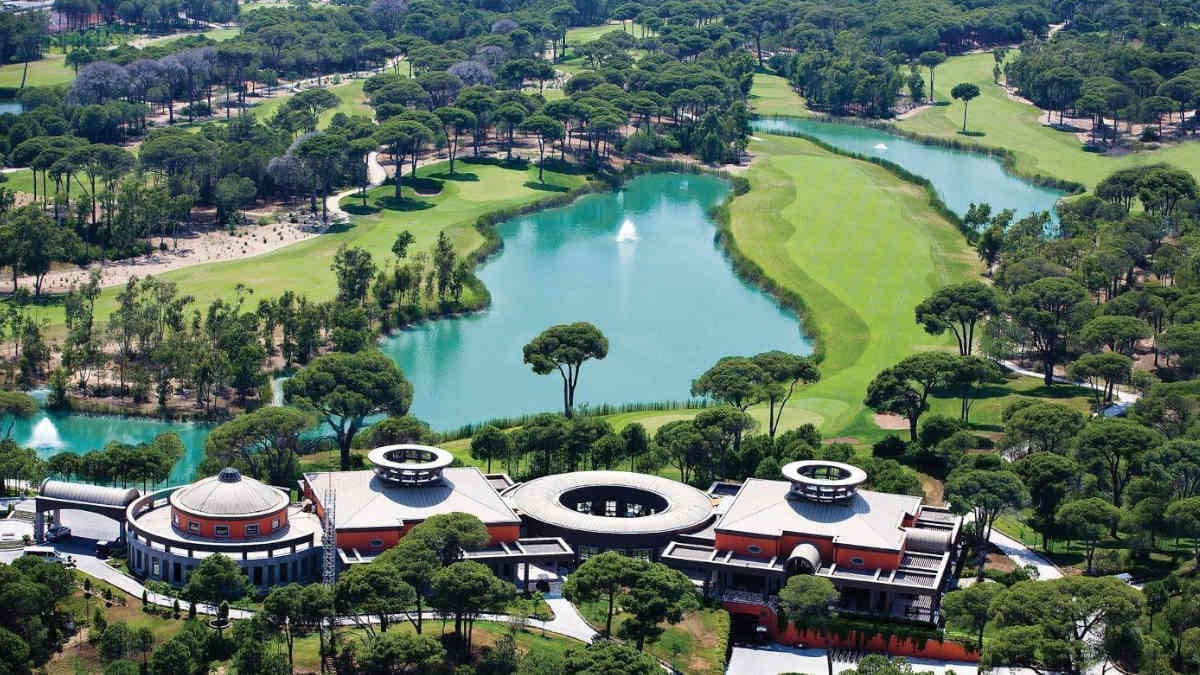 Belek, 10 golf kulübü ve 18 golf sahası ile dünya golfünün devlerine kafa tutuyor