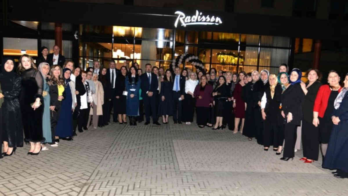 Torunoğulları Ailesi, Amsterdam’daki otelini düzenlediği iftar ile hizmete açtı
